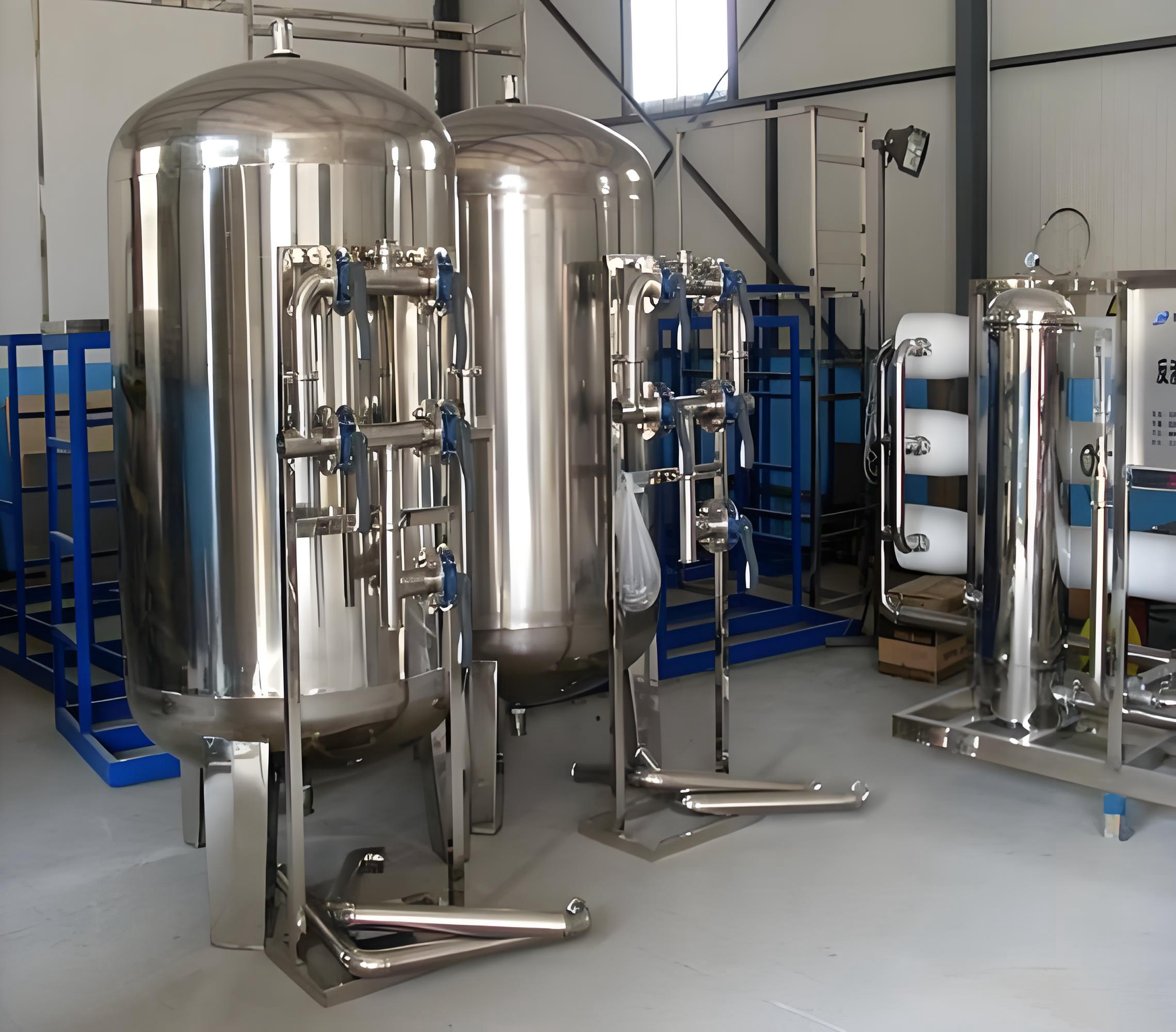 Сертифицированный ASME мультимедийный фильтрующий сосуд из нержавеющей стали с несколькими слоями для снижения содержания железа, марганца и мутности в грунтовых водах.