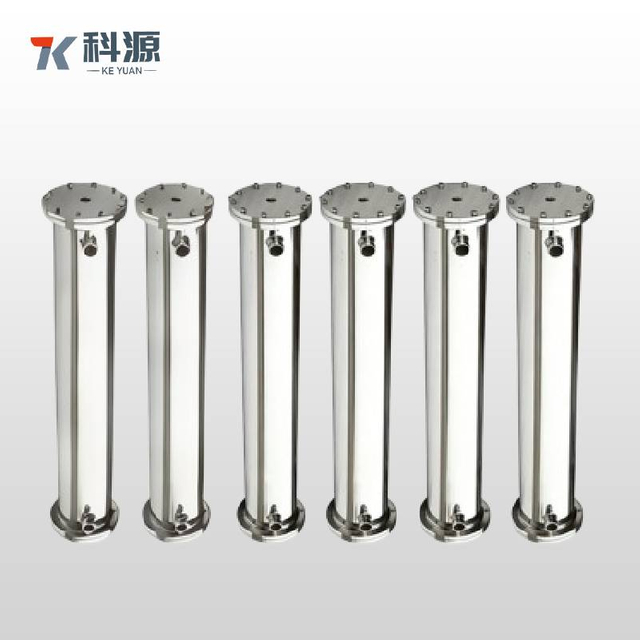 Адаптируемый корпус из нержавеющей стали с резьбовым фланцем для легкой интеграции в существующие системы трубопроводов