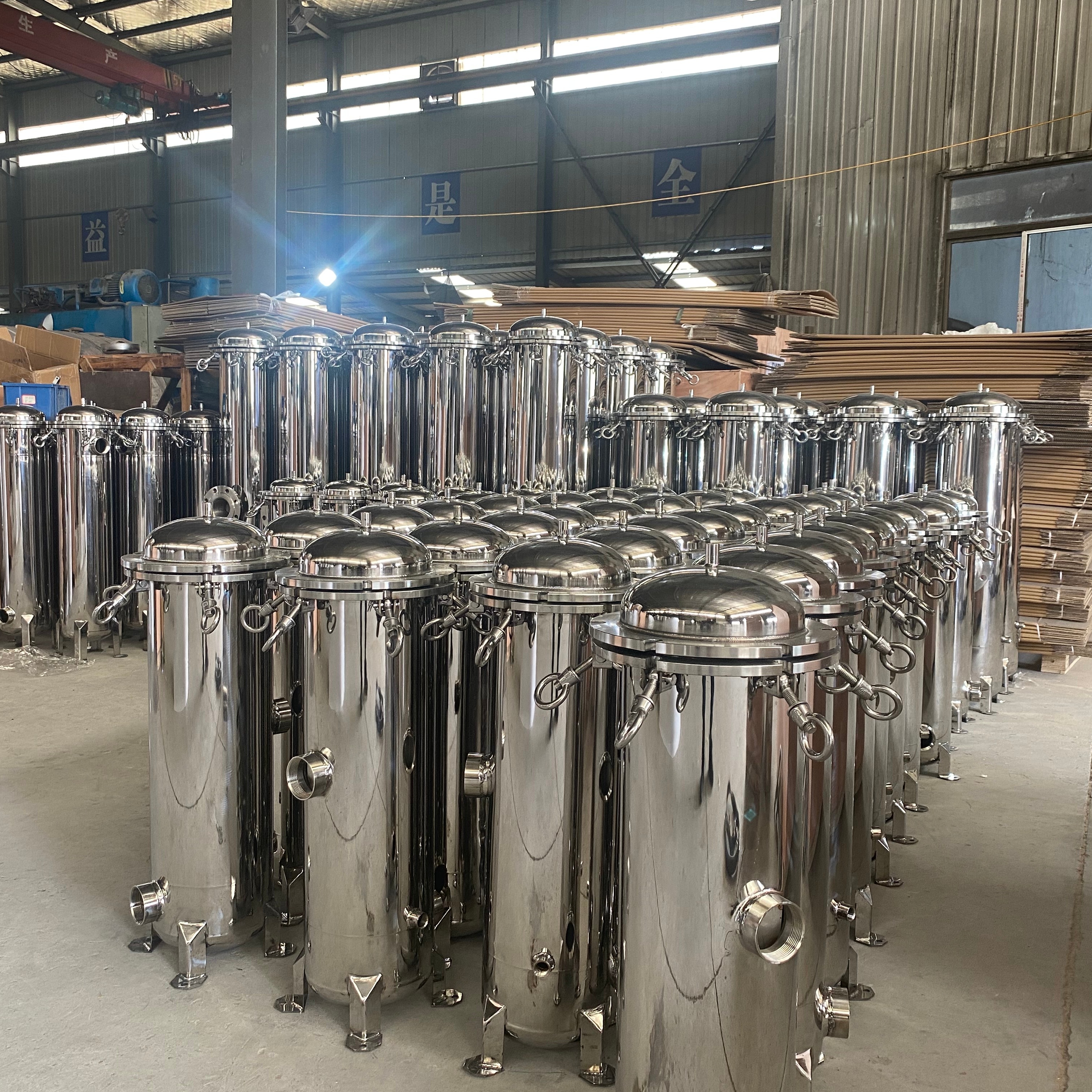 Заводская цена, промышленное фильтрующее оборудование, нержавеющая сталь 304, 316L, быстро открывающийся корпус прецизионного картриджного фильтра с опорной ногой 