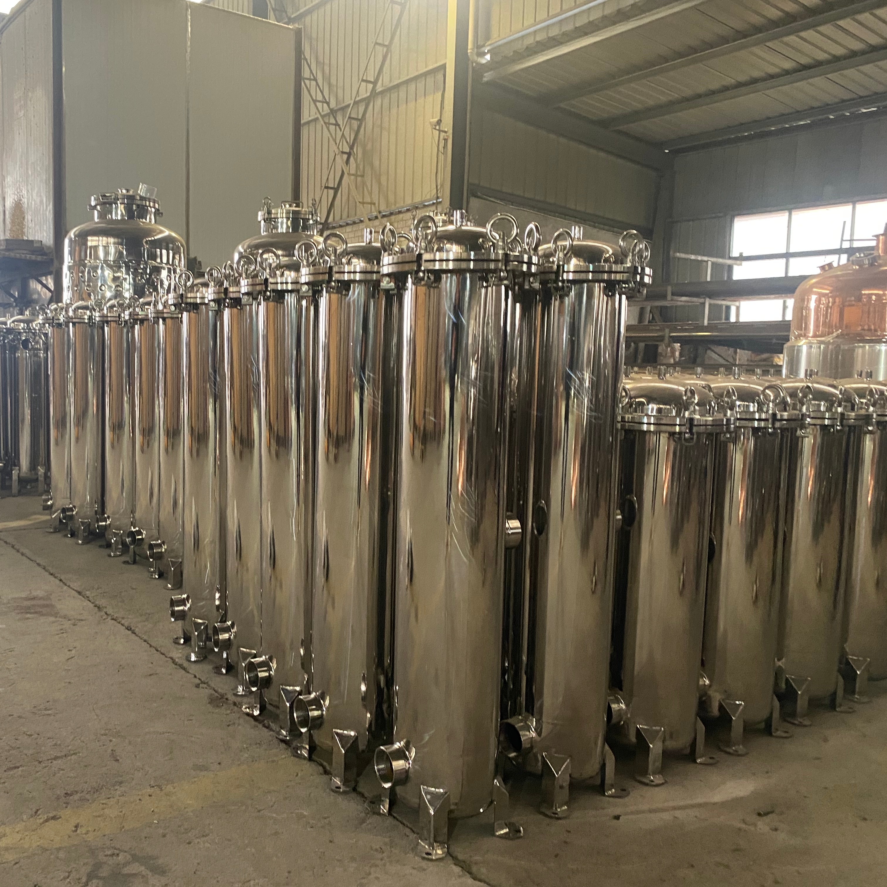 Заводская цена, промышленное фильтрующее оборудование, нержавеющая сталь 304, 316L, быстро открывающийся корпус прецизионного картриджного фильтра с опорной ногой 